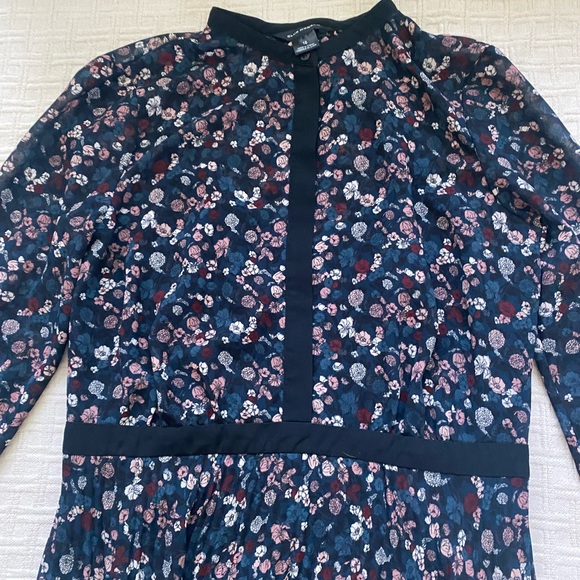 Club Monaco Dresses & Skirts - Club Monaco pleated floral dress.